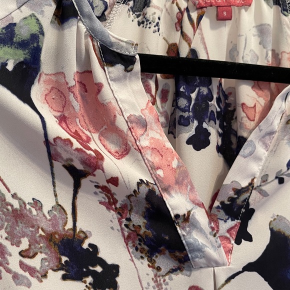 Rose and Thyme Watercolor Floral Blouse Size SMALL - Picture 5 of 7